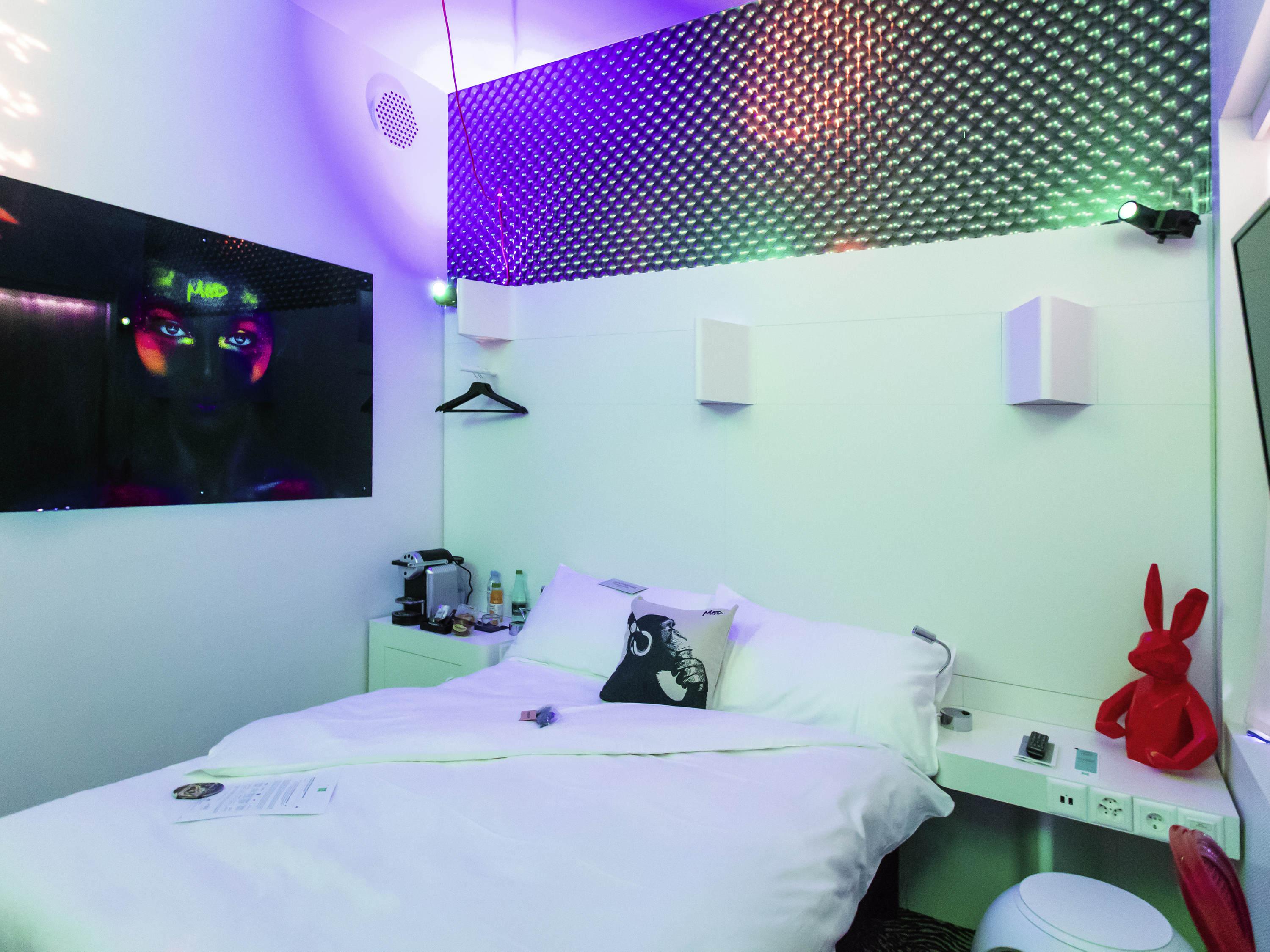 Ibis Styles Lausanne Center Madhouse Buitenkant foto