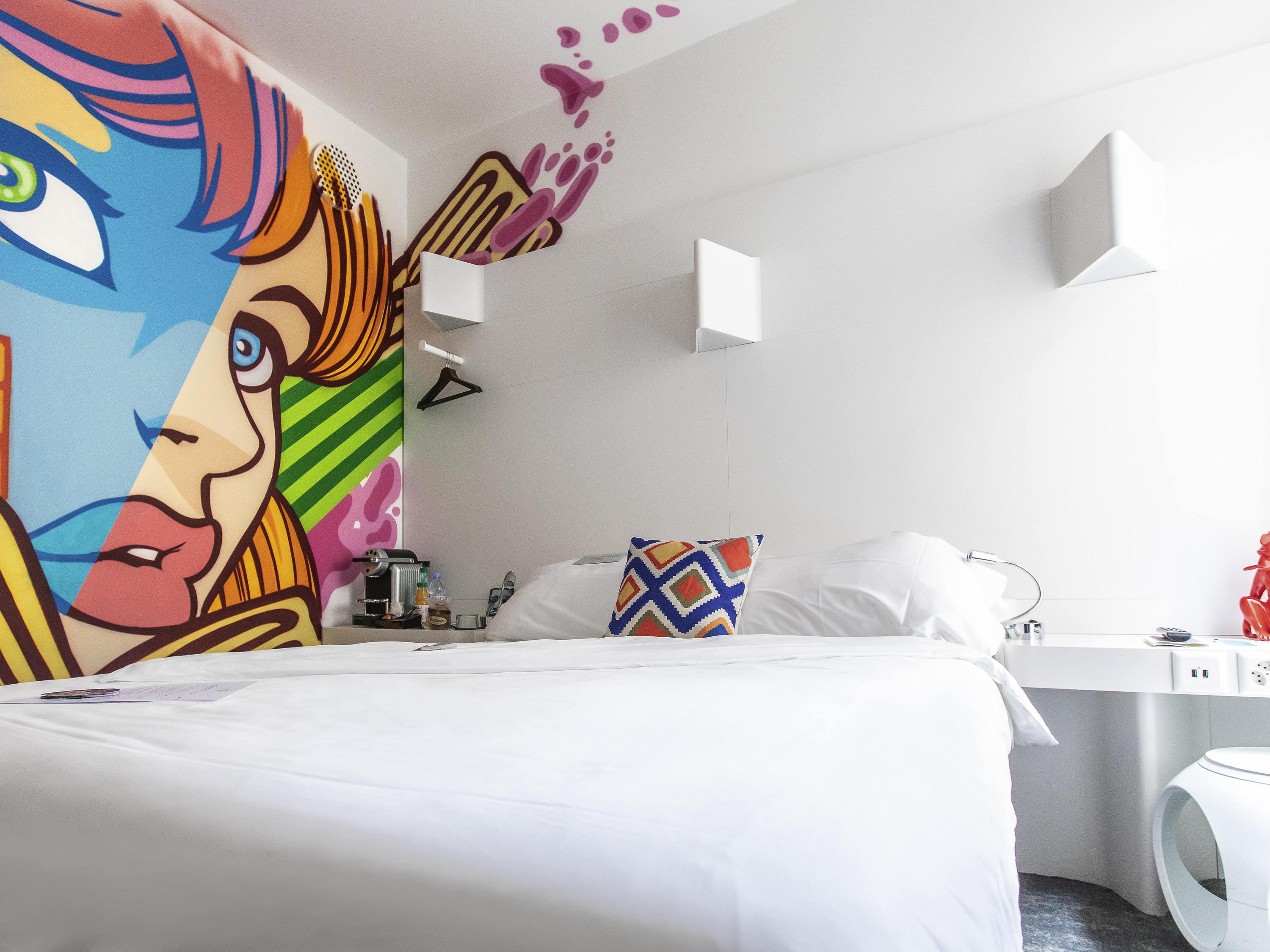 Ibis Styles Lausanne Center Madhouse Buitenkant foto