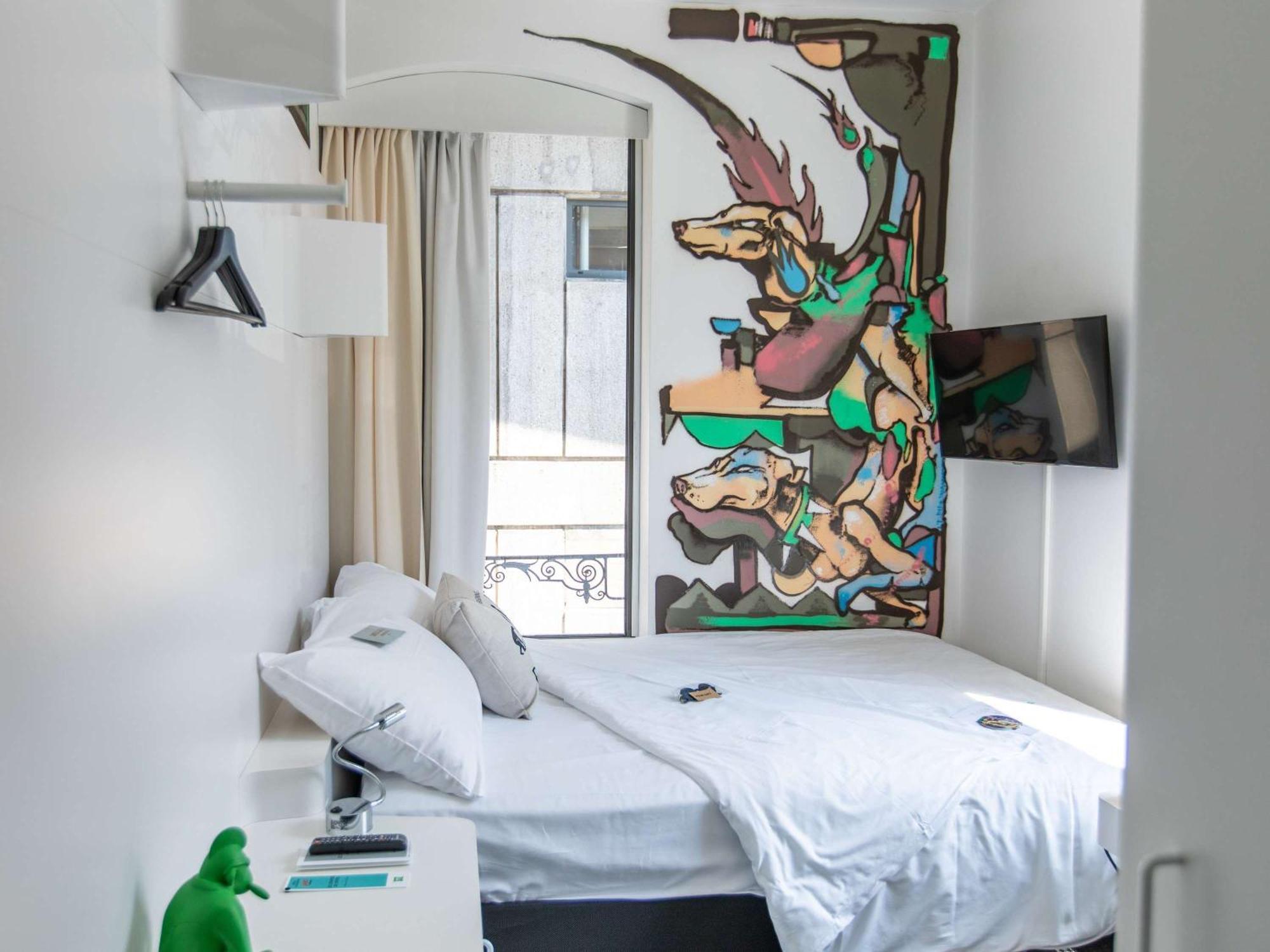 Ibis Styles Lausanne Center Madhouse Buitenkant foto